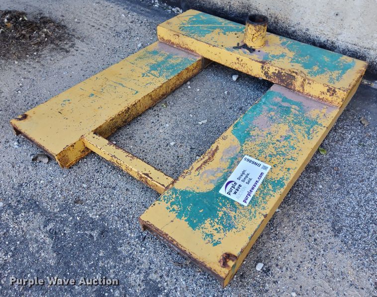 image for item DN6865 Forklift trailer mover