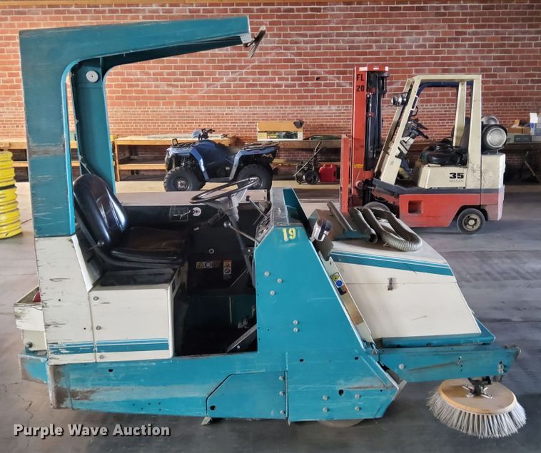 image for item DN6869 Tennant 255 Series II  sweeper