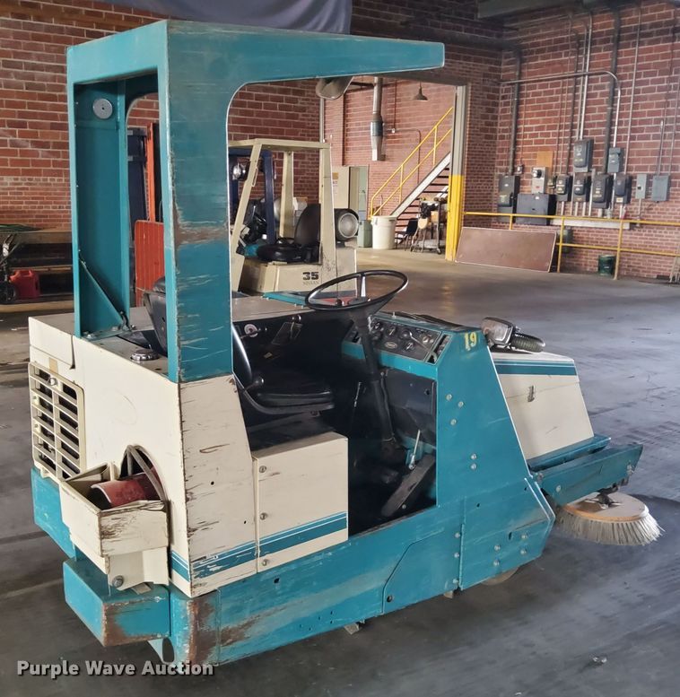 image for item DN6869 Tennant 255 Series II  sweeper