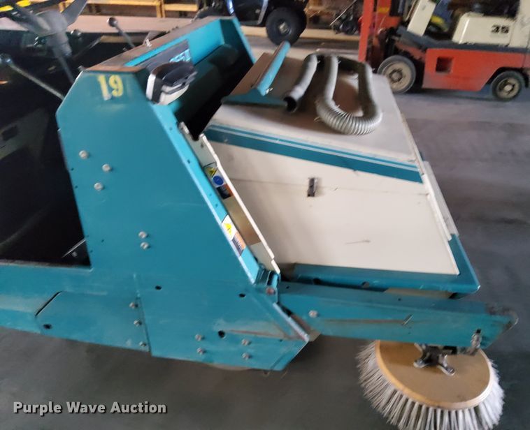 image for item DN6869 Tennant 255 Series II  sweeper