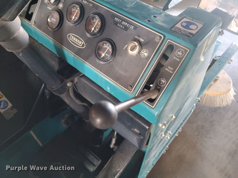 image for item DN6869 Tennant 255 Series II  sweeper