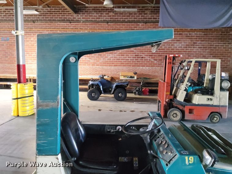 image for item DN6869 Tennant 255 Series II  sweeper