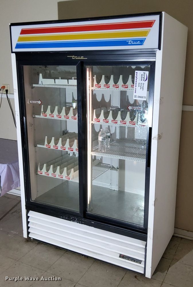 True GDM45 beverage cooler in Salina, KS Item DN6870 sold Purple Wave