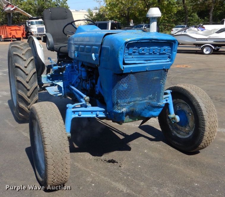 image for item DO1610 Ford  tractor