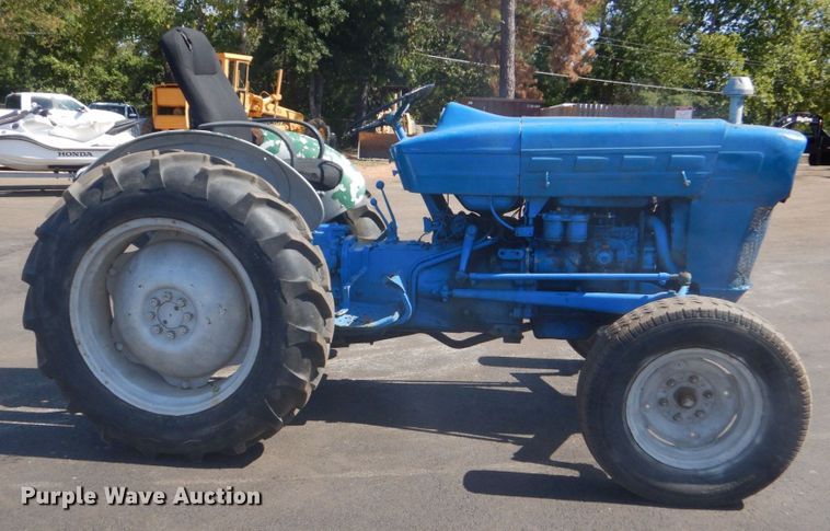 image for item DO1610 Ford  tractor