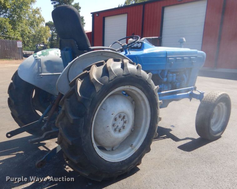 image for item DO1610 Ford  tractor