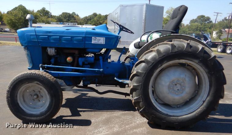 image for item DO1610 Ford  tractor