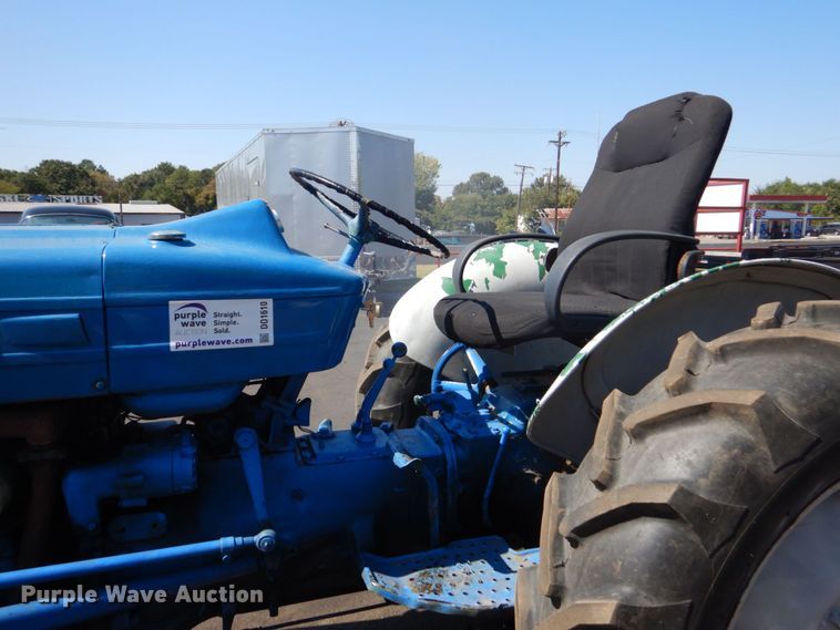 image for item DO1610 Ford  tractor