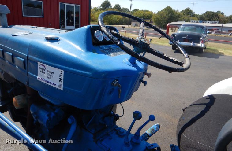 image for item DO1610 Ford  tractor