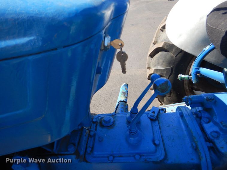 image for item DO1610 Ford  tractor