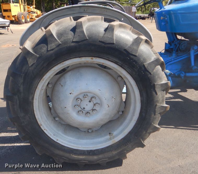 image for item DO1610 Ford  tractor