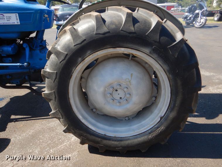 image for item DO1610 Ford  tractor