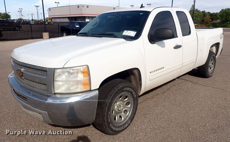 image for item DQ2946 2013 Chevrolet Silverado 1500  Ext. Cab pickup truck