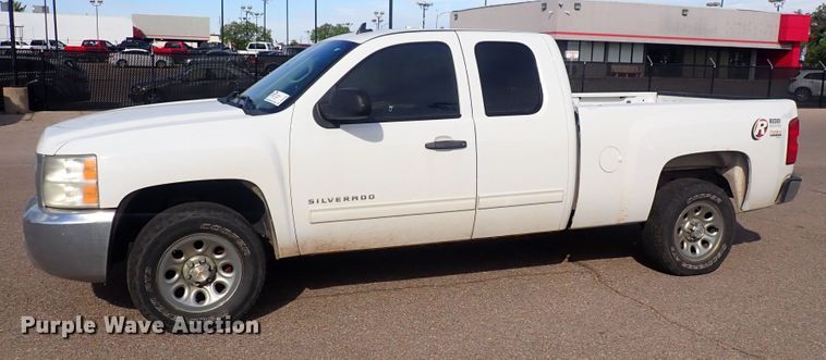 image for item DQ2946 2013 Chevrolet Silverado 1500  Ext. Cab pickup truck