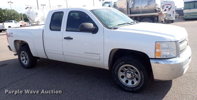 image for item DQ2946 2013 Chevrolet Silverado 1500  Ext. Cab pickup truck