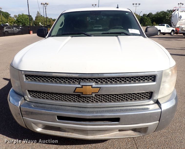 image for item DQ2946 2013 Chevrolet Silverado 1500  Ext. Cab pickup truck