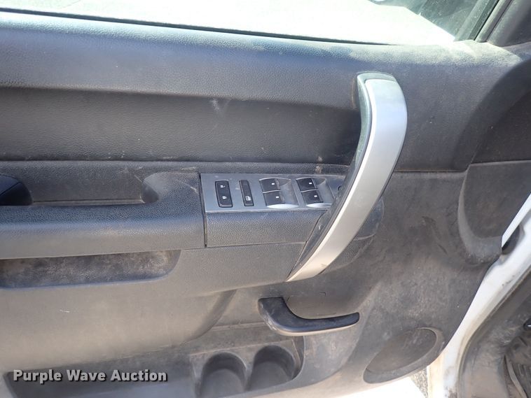 image for item DQ2946 2013 Chevrolet Silverado 1500  Ext. Cab pickup truck