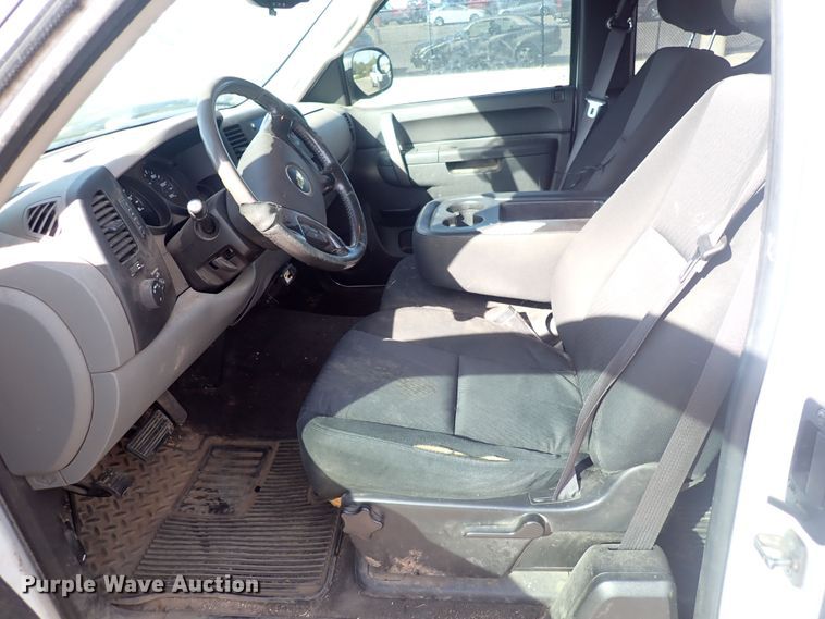 image for item DQ2946 2013 Chevrolet Silverado 1500  Ext. Cab pickup truck