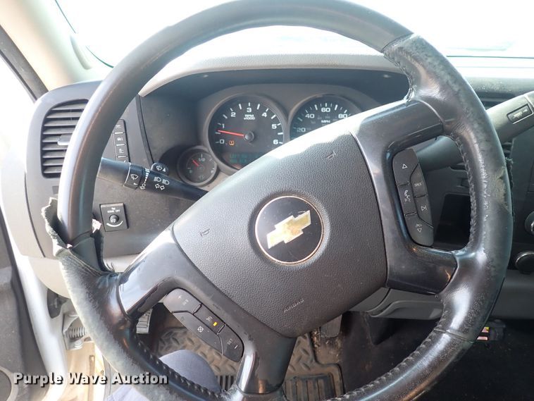 image for item DQ2946 2013 Chevrolet Silverado 1500  Ext. Cab pickup truck