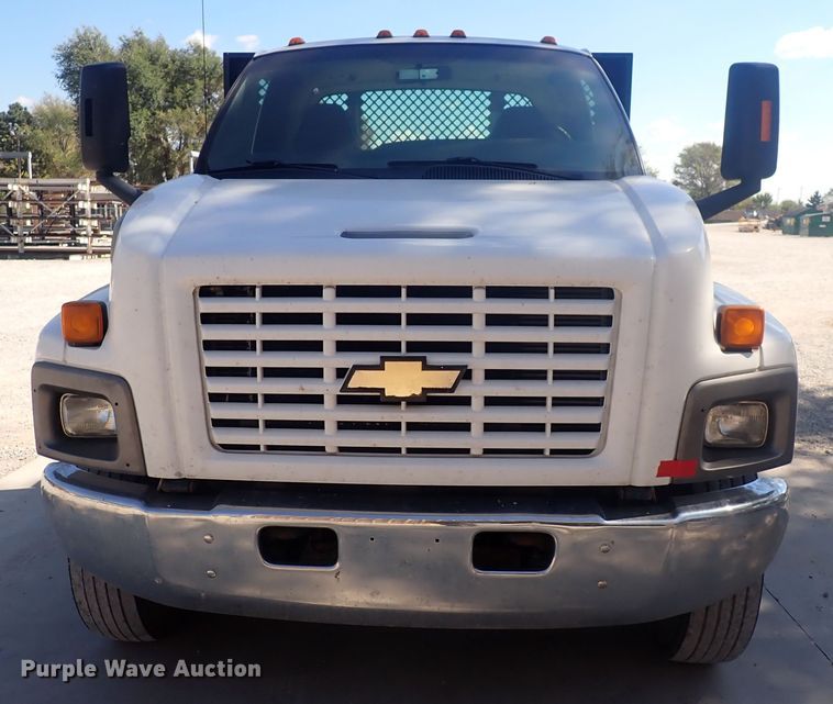image for item DQ2988 2007 Chevrolet C7500  flatbed truck