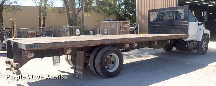 image for item DQ2988 2007 Chevrolet C7500  flatbed truck