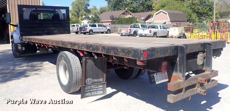 image for item DQ2988 2007 Chevrolet C7500  flatbed truck