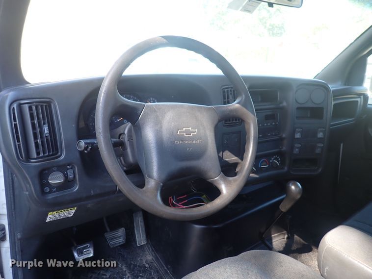 image for item DQ2988 2007 Chevrolet C7500  flatbed truck