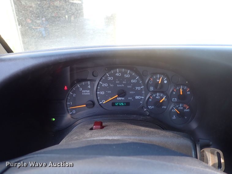 image for item DQ2988 2007 Chevrolet C7500  flatbed truck