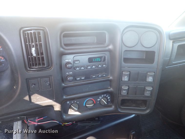 image for item DQ2988 2007 Chevrolet C7500  flatbed truck