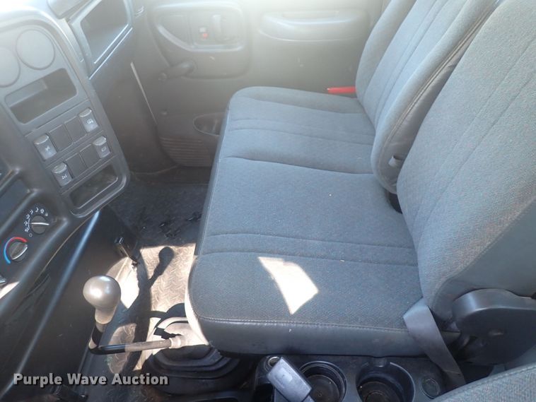 image for item DQ2988 2007 Chevrolet C7500  flatbed truck