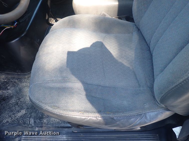 image for item DQ2988 2007 Chevrolet C7500  flatbed truck