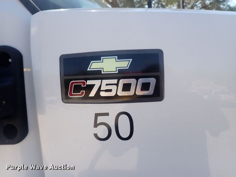 image for item DQ2988 2007 Chevrolet C7500  flatbed truck