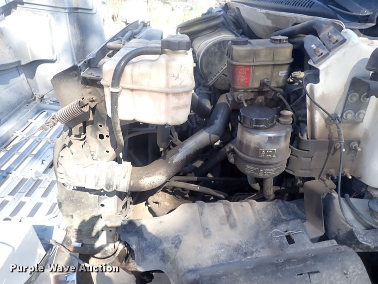 image for item DQ2988 2007 Chevrolet C7500  flatbed truck