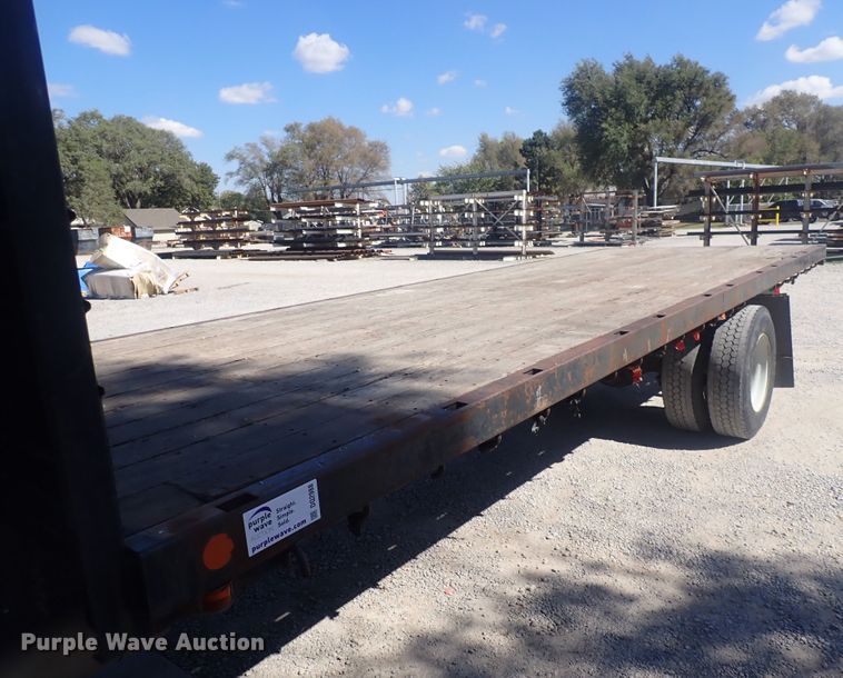 image for item DQ2988 2007 Chevrolet C7500  flatbed truck