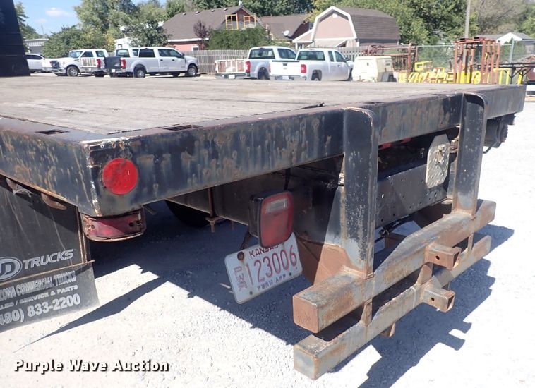 image for item DQ2988 2007 Chevrolet C7500  flatbed truck