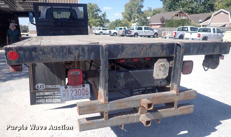 image for item DQ2988 2007 Chevrolet C7500  flatbed truck