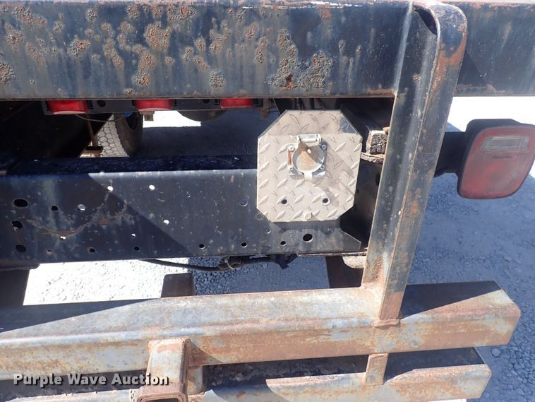 image for item DQ2988 2007 Chevrolet C7500  flatbed truck