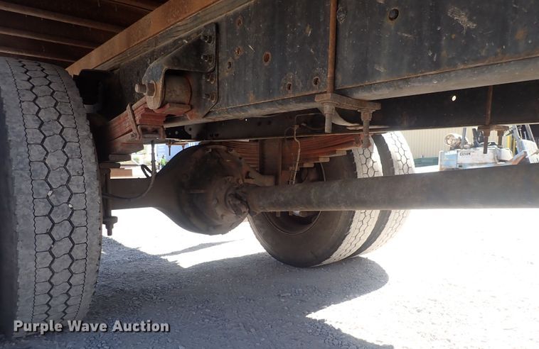 image for item DQ2988 2007 Chevrolet C7500  flatbed truck