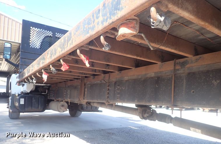 image for item DQ2988 2007 Chevrolet C7500  flatbed truck