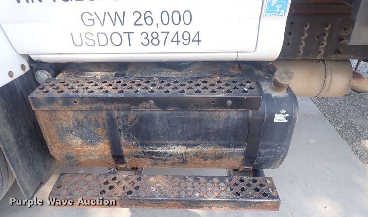 image for item DQ2988 2007 Chevrolet C7500  flatbed truck