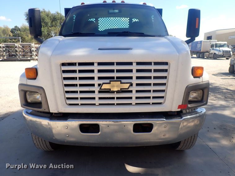 image for item DQ2988 2007 Chevrolet C7500  flatbed truck