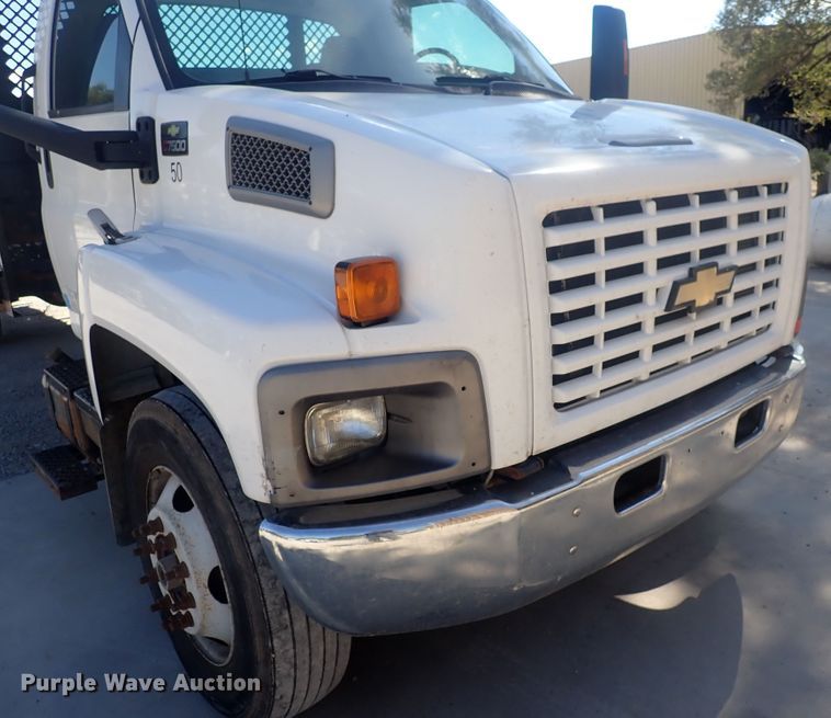 image for item DQ2988 2007 Chevrolet C7500  flatbed truck
