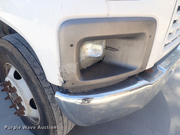 image for item DQ2988 2007 Chevrolet C7500  flatbed truck