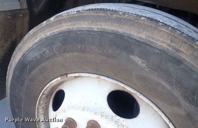 image for item DQ2988 2007 Chevrolet C7500  flatbed truck