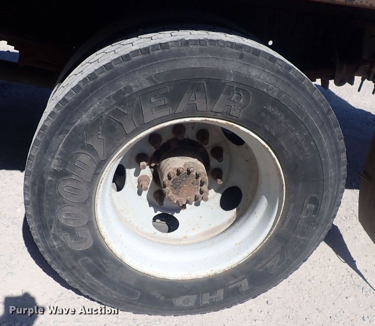 image for item DQ2988 2007 Chevrolet C7500  flatbed truck