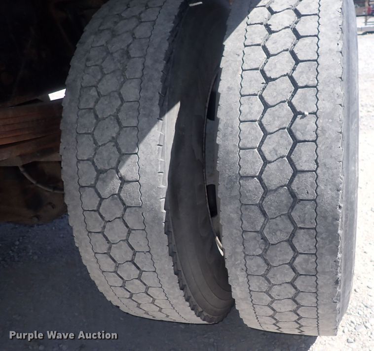 image for item DQ2988 2007 Chevrolet C7500  flatbed truck