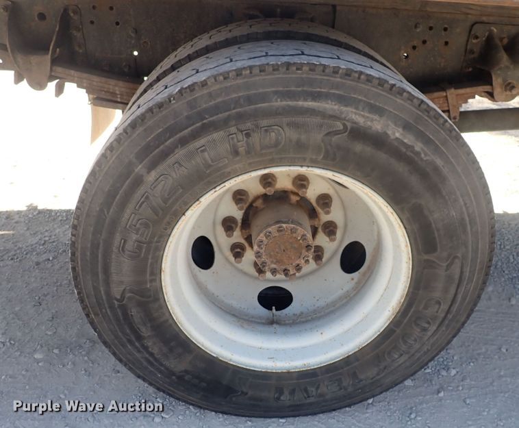 image for item DQ2988 2007 Chevrolet C7500  flatbed truck