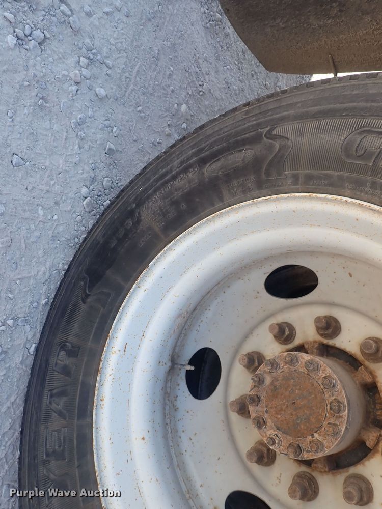 image for item DQ2988 2007 Chevrolet C7500  flatbed truck