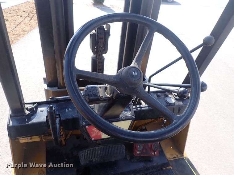 image for item DQ2999 Hyster S40XL  forklift