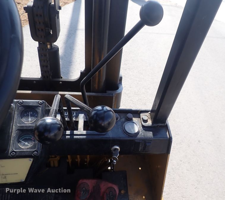 image for item DQ2999 Hyster S40XL  forklift